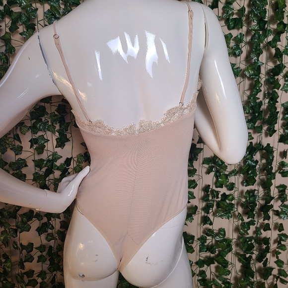Guess By Marciano Women's Bodycon Lace Beige Flirty Feminine Bodysuit - Picture 2 of 11